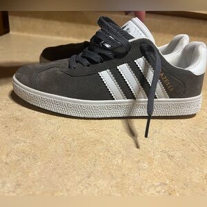 Adidas Gazelle Indoor Core Black Suede white stripe 5.5